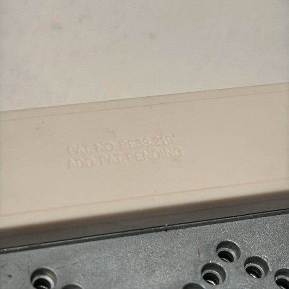 Martha Stewart Scalloped Lace Doily Edge Paper Lever Punch - Picture 7 of 7